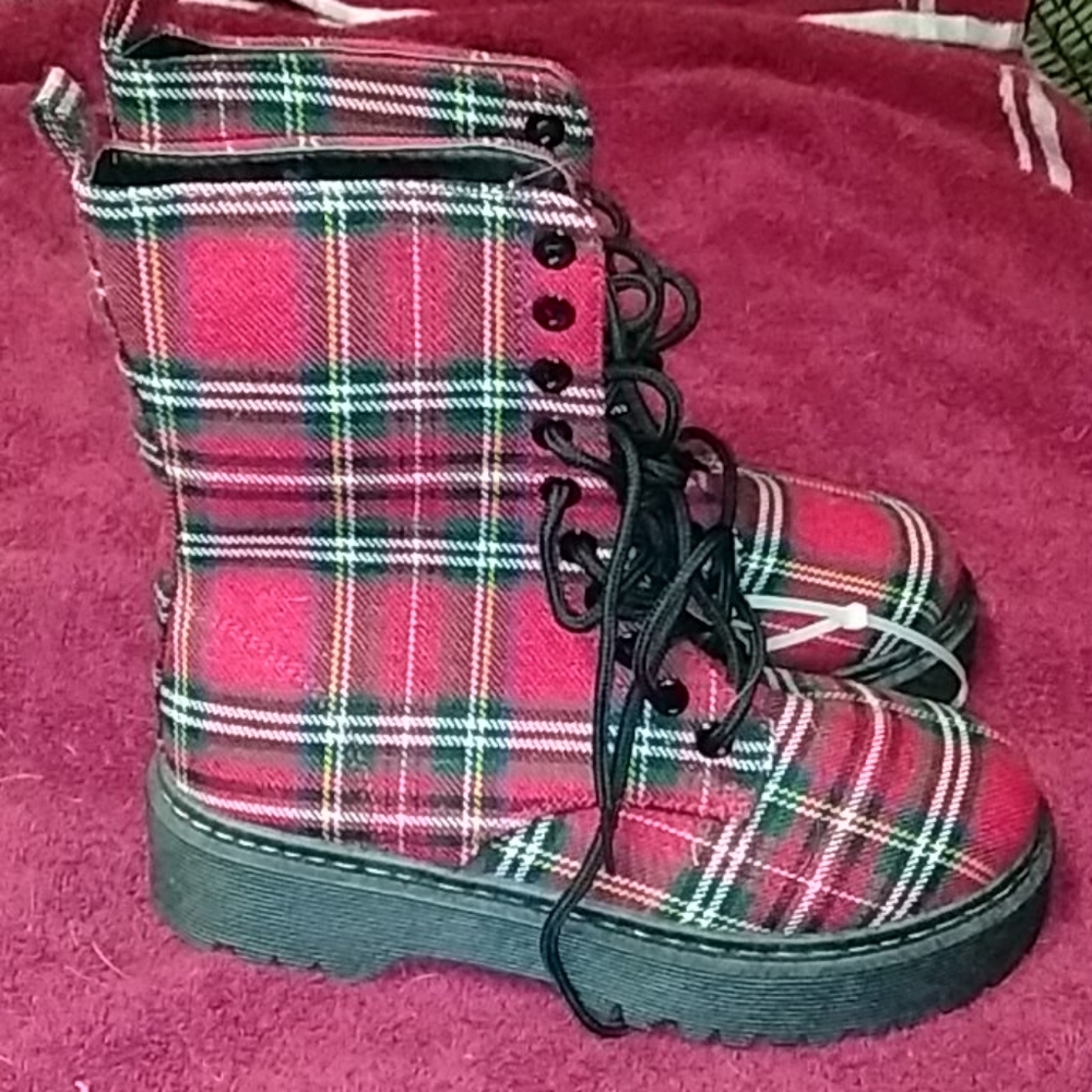 BRAND NEW UniLQdy RED PLAID COMBAT BOOTS - Picture 5 of 5